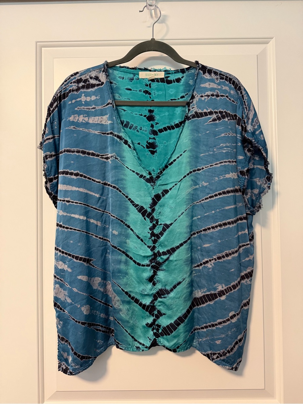 River + Sky: Eco Satin Austin Tee - Canyon XL EUC